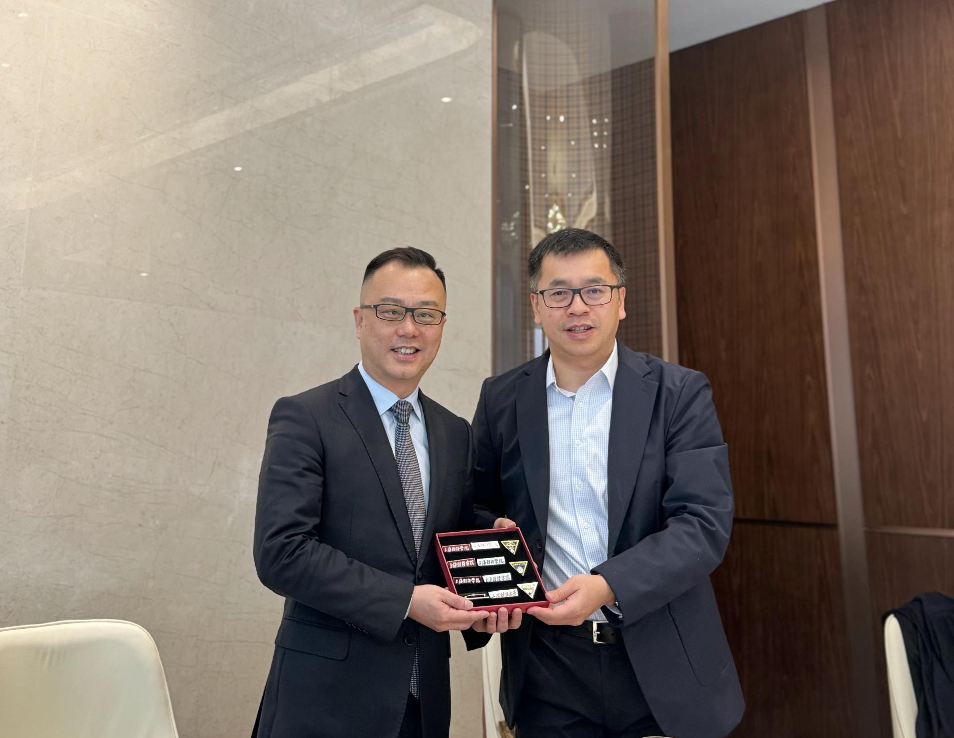 ����18(�й���)�ٷ���վ