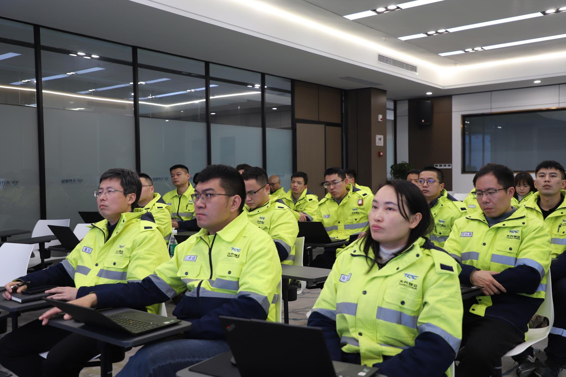 ����18(�й���)�ٷ���վ