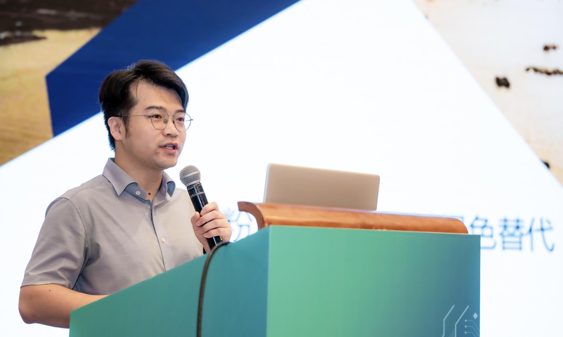 ����18(�й���)�ٷ���վ